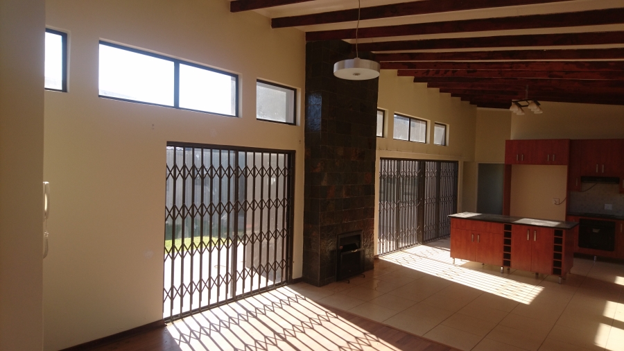 To Let 3 Bedroom Property for Rent in Hillside Free State